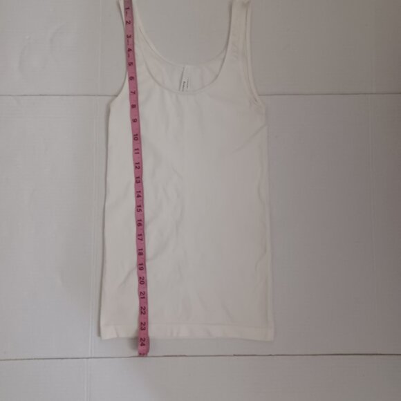 ARITIZIA BABATON WOMEN'S TANK TOP WHITE STRETCH MATERIAL - Picture 2 of 9